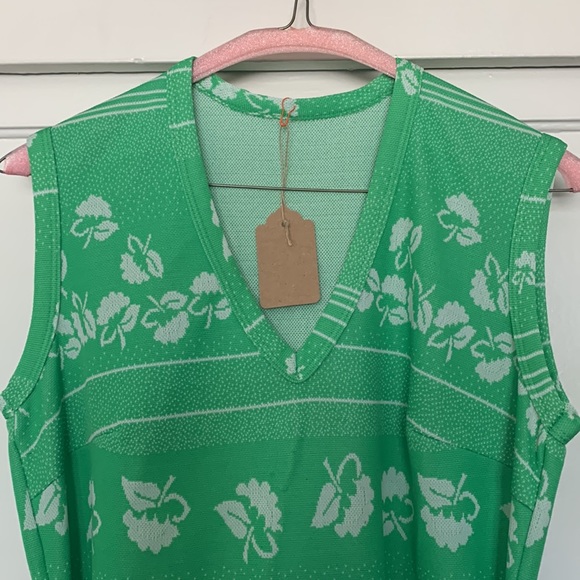 Super cute green flower vintage 70s tank top dress with belt - Picture 8 of 17